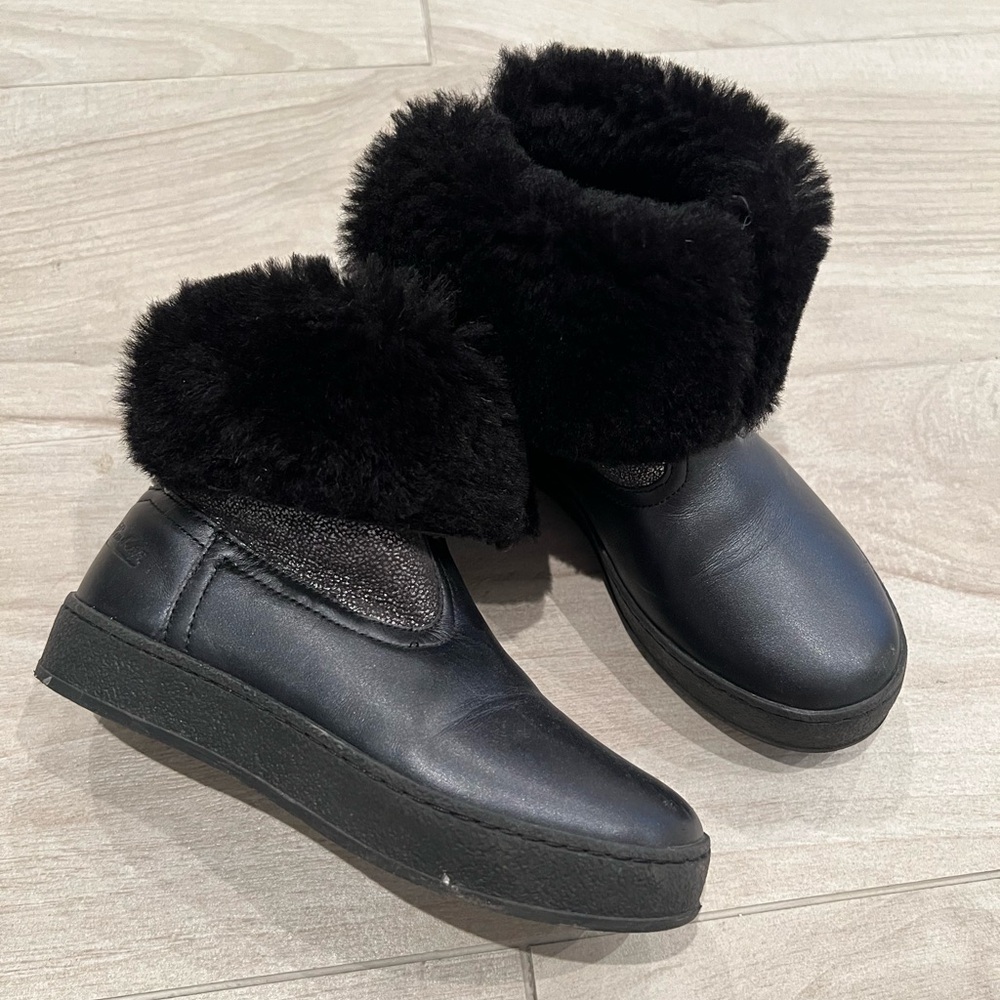 Kids black Pom d’Api fur boots